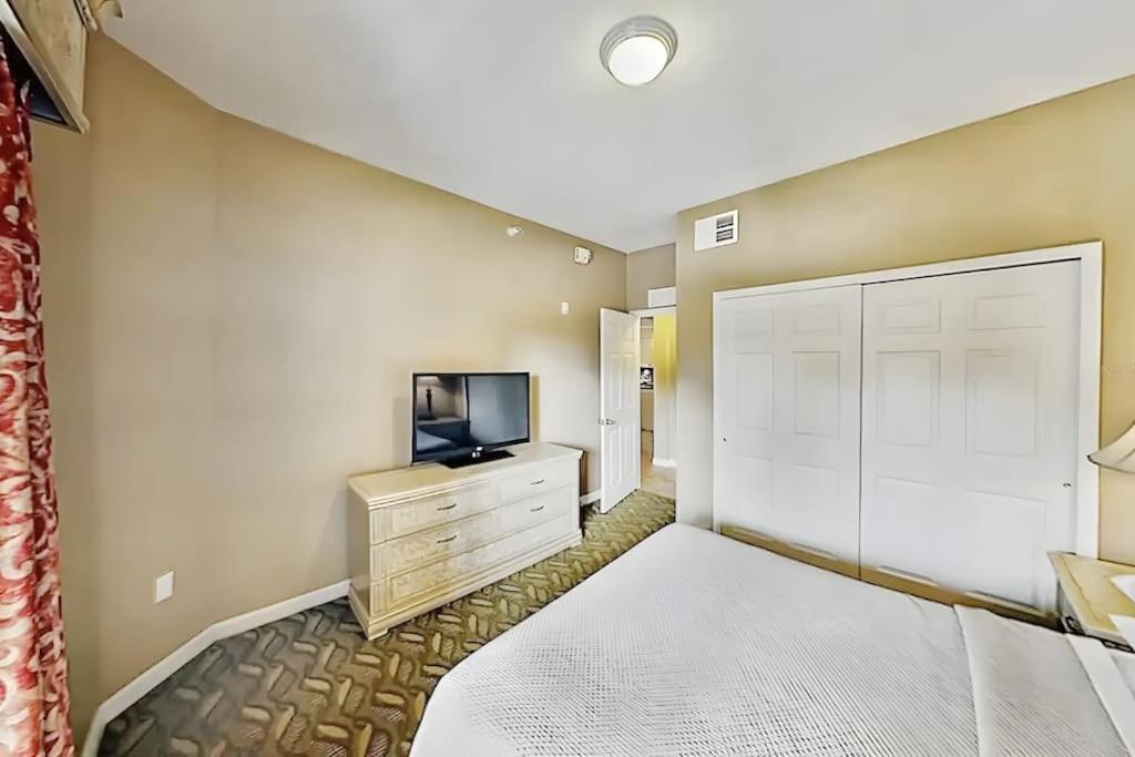 Entire Rental 3-Br Minutes From Disney X8 Hot Tub Apartment 2204 Orlando Bagian luar foto