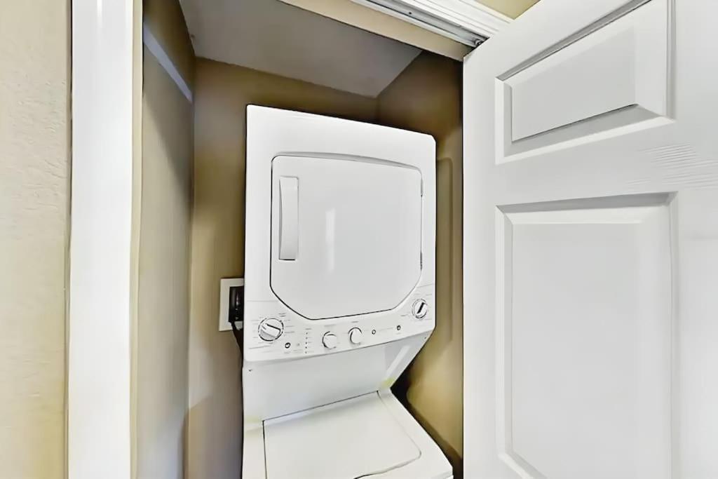 Entire Rental 3-Br Minutes From Disney X8 Hot Tub Apartment 2204 Orlando Bagian luar foto